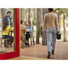 Cargar imagen en el visor de la galería, Sonos Move editorial 2

