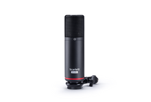 Cargar imagen en el visor de la galería, Focusrite Scarlett Solo Studio 3rd Gen micrófono
